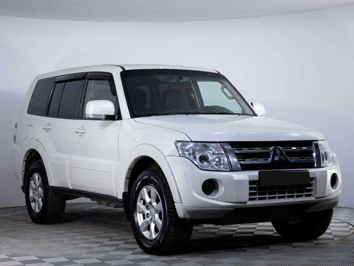 Mitsubishi Pajero 2013 года с пробегом. Фото: #1