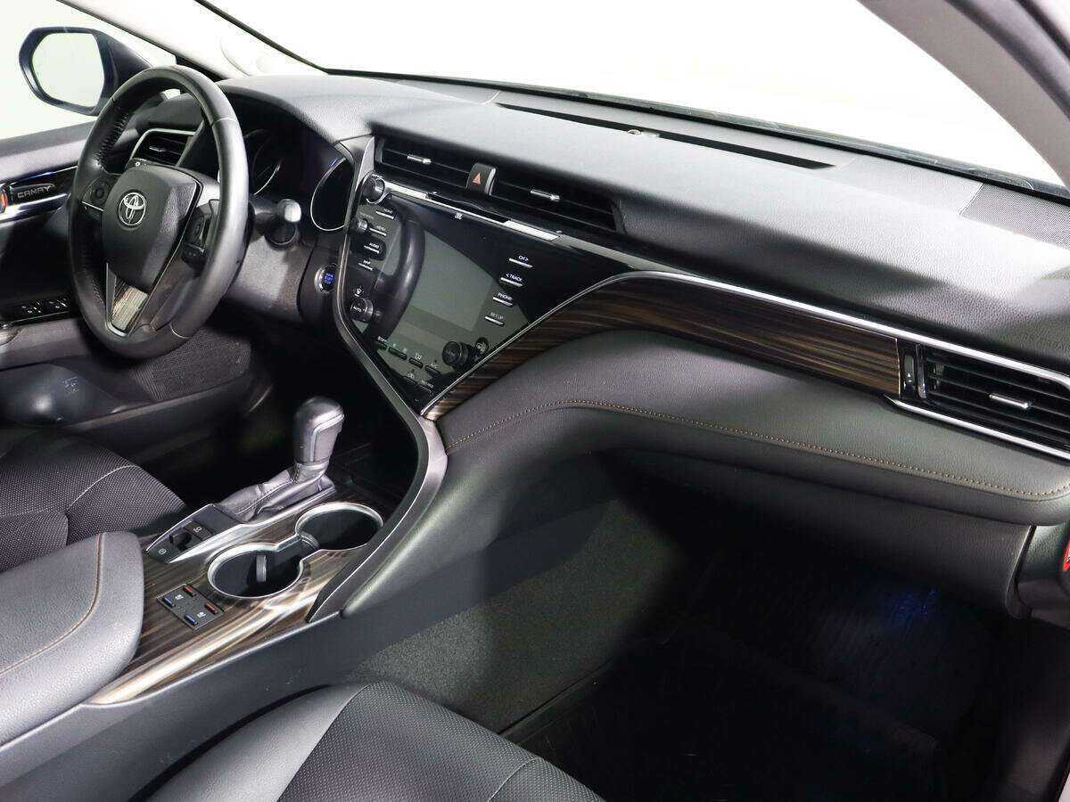 Toyota Camry 2018 года с пробегом. Фото: #6