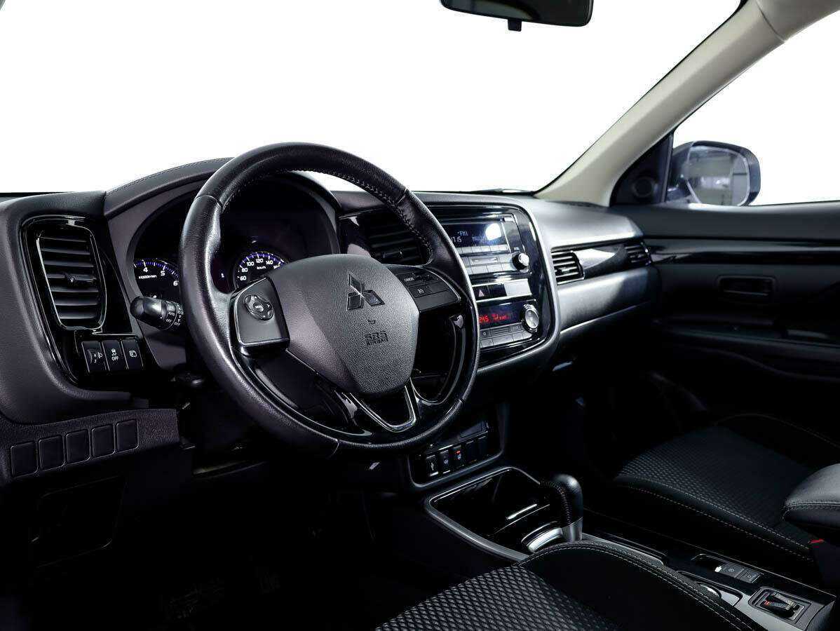 Mitsubishi Outlander 2018 года с пробегом. Фото: #10