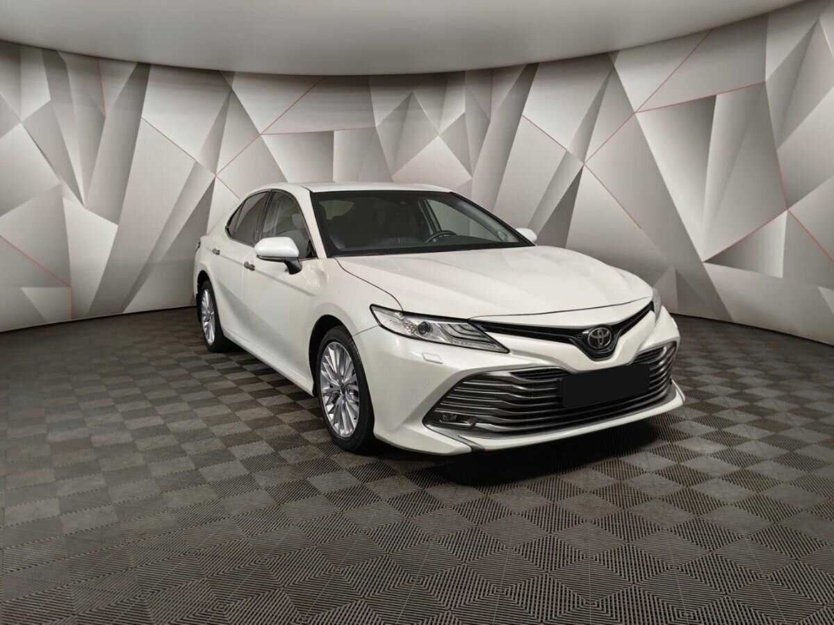 Toyota Camry 2020 года с пробегом. Фото: #2