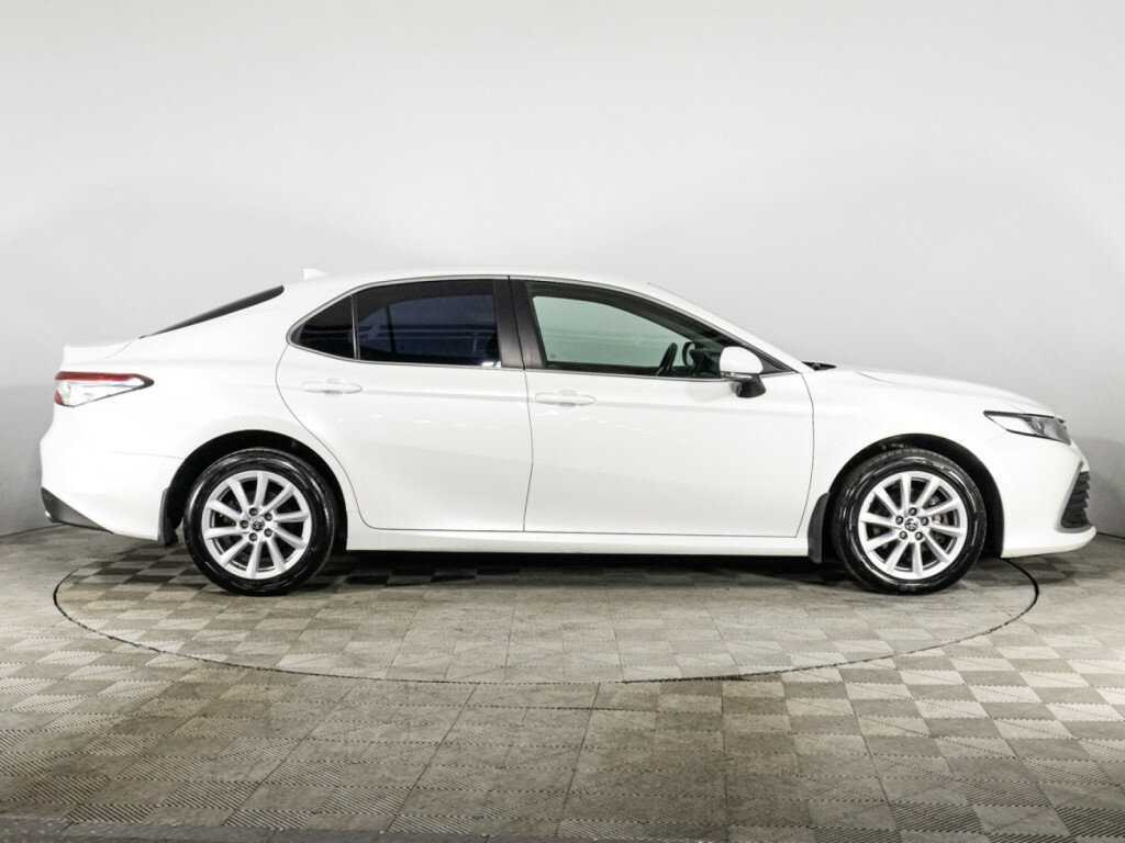 Toyota Camry 2021 года с пробегом. Фото: #3