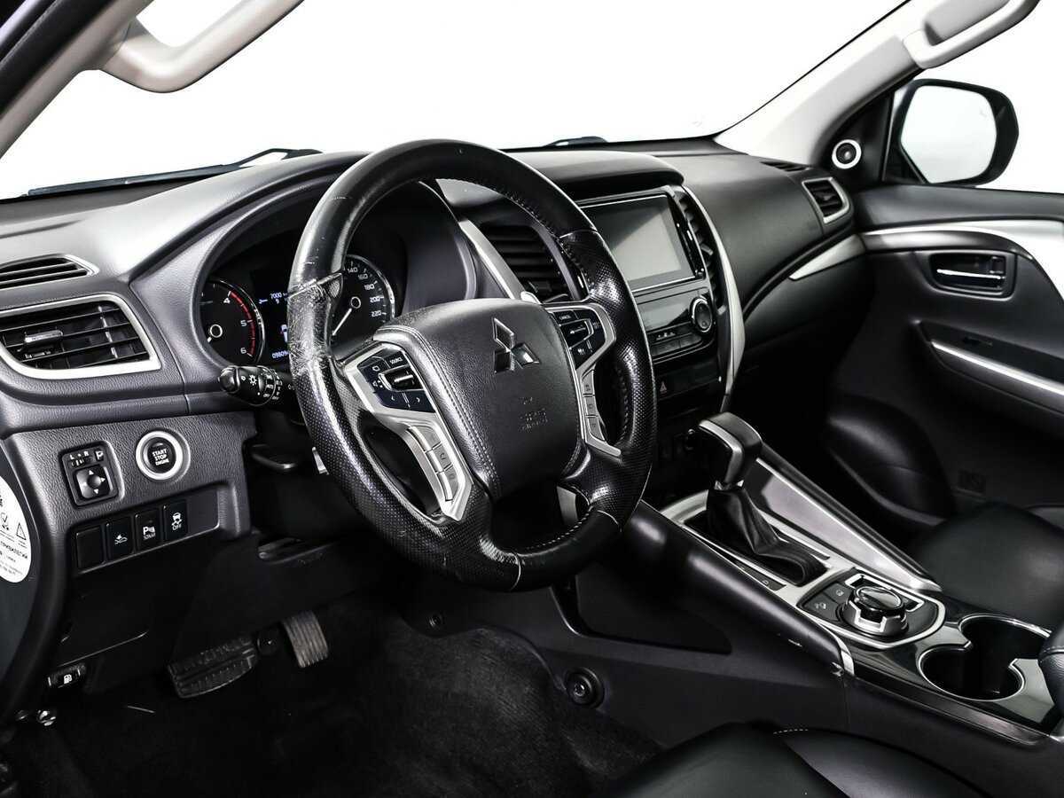 Mitsubishi Pajero Sport 2018 года с пробегом. Фото: #12