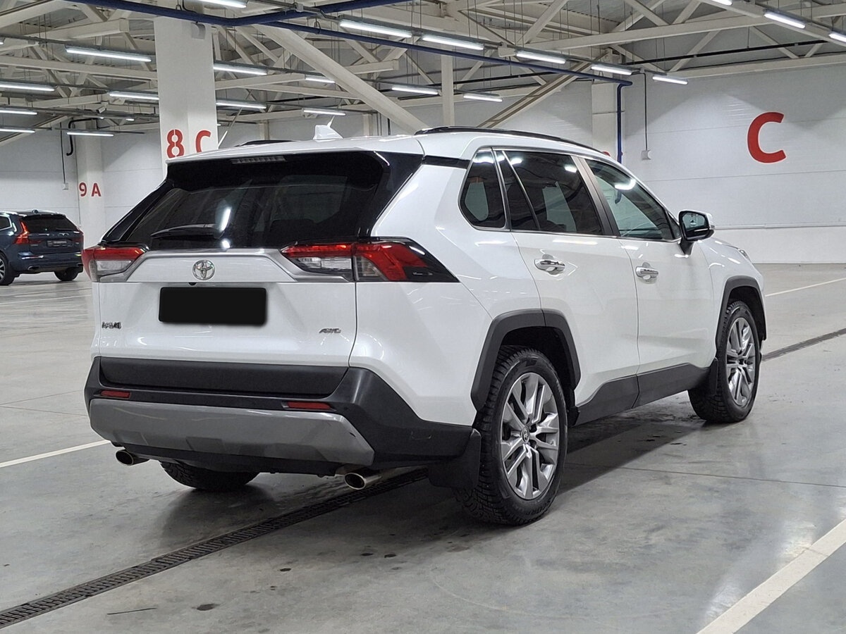 Toyota RAV4 2021 года с пробегом. Фото: #4