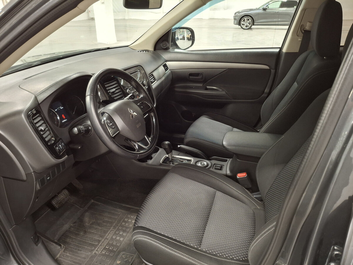 Mitsubishi Outlander 2015 года с пробегом. Фото: #15