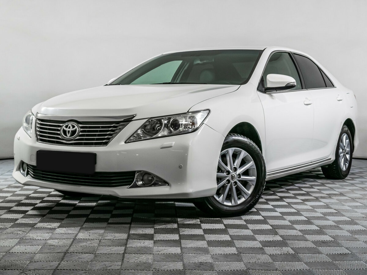 Toyota Camry 2014 года с пробегом. Посмотреть фото