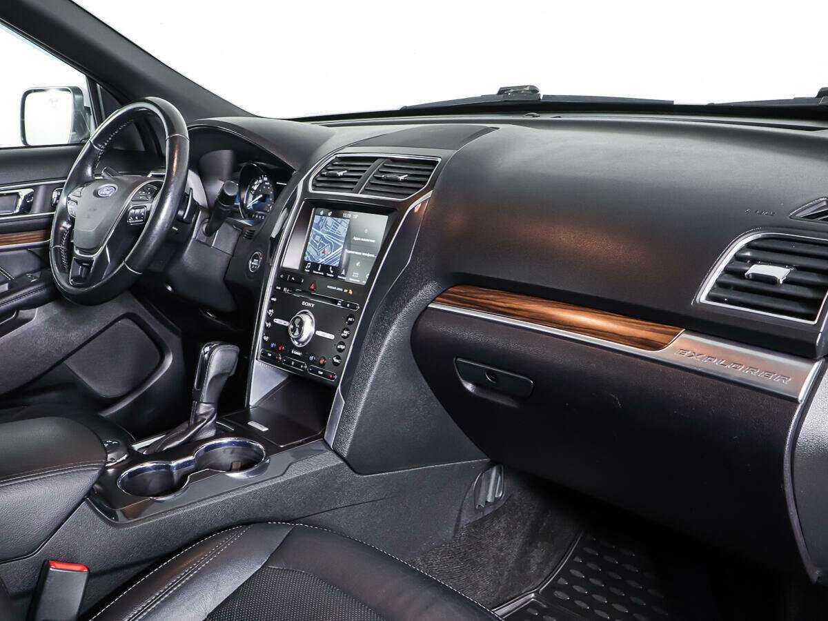 Ford Explorer 2017 года с пробегом. Фото: #8