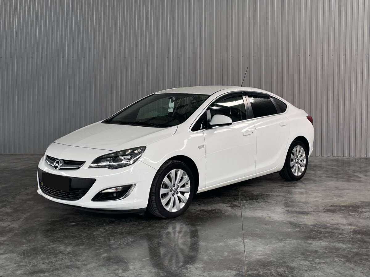 Opel Astra 2014 года с пробегом. Посмотреть фото