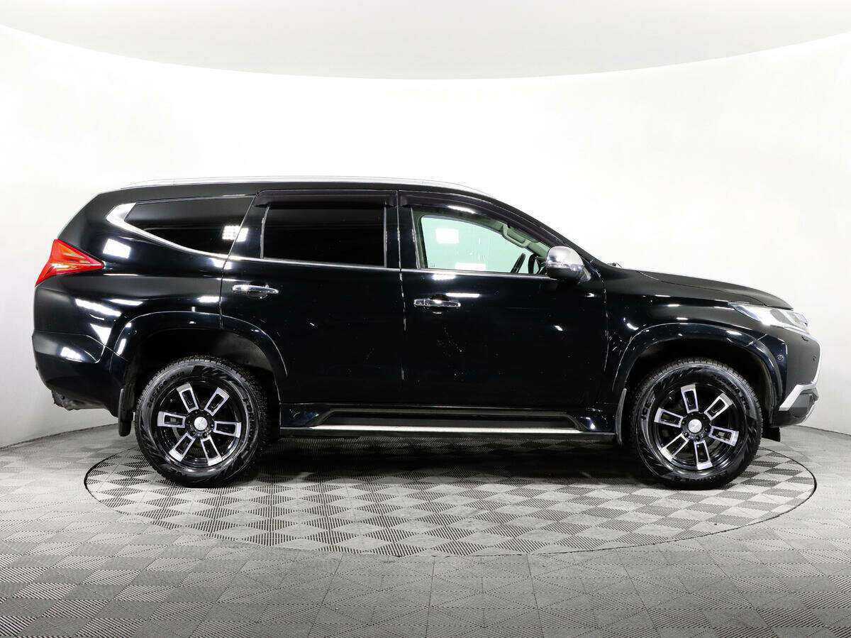 Mitsubishi Pajero Sport 2017 года с пробегом. Фото: #3