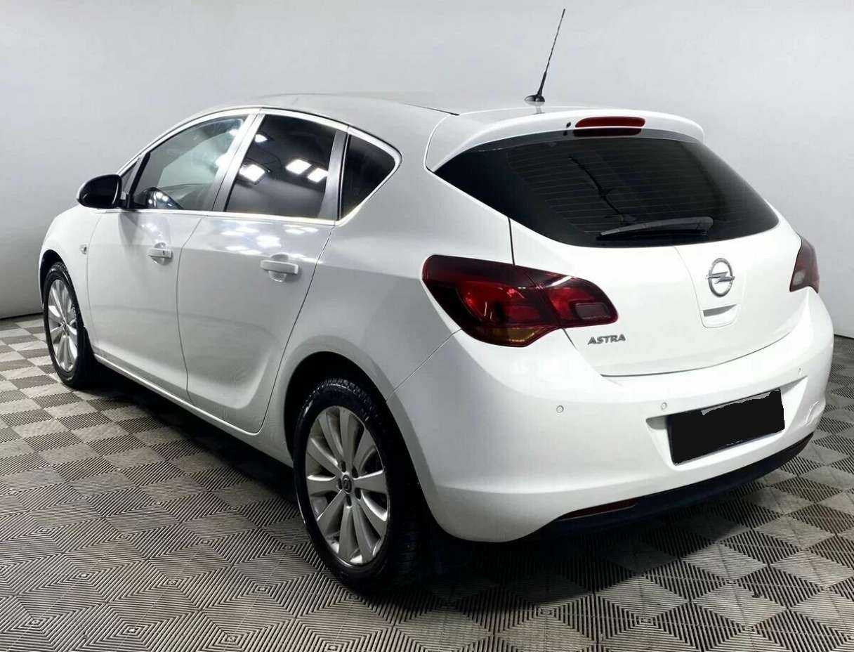 Opel Astra 2012 года с пробегом. Фото: #5