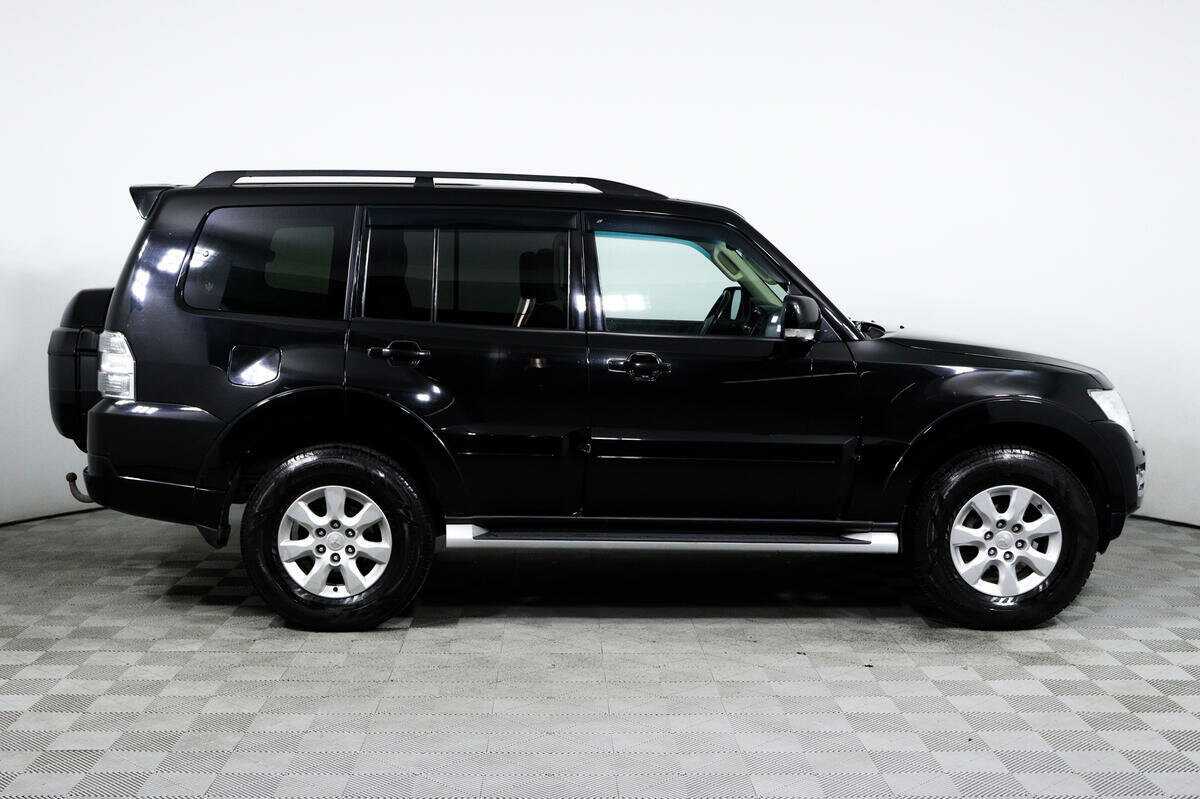 Mitsubishi Pajero 2018 года с пробегом. Фото: #3