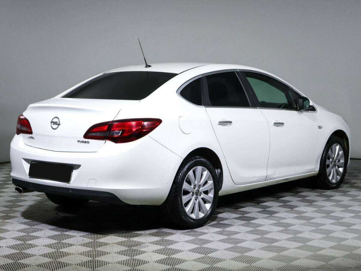 Opel Astra 2013 года с пробегом. Фото: #4