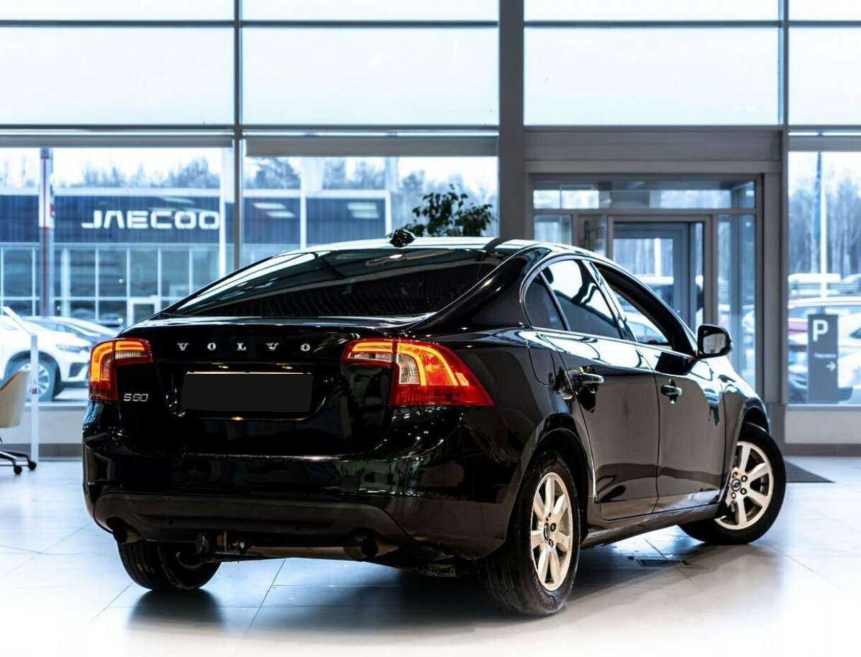 Volvo S60 2012 года с пробегом. Фото: #2