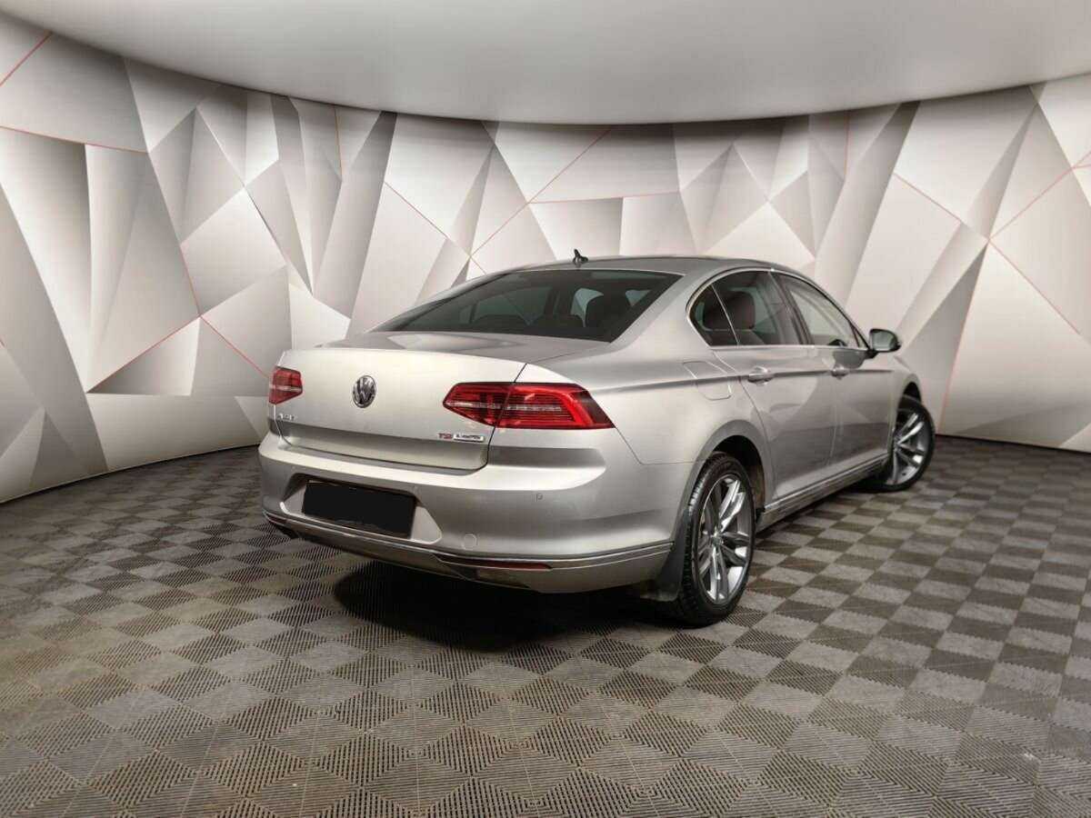 Volkswagen Passat 2017 года с пробегом. Фото: #1
