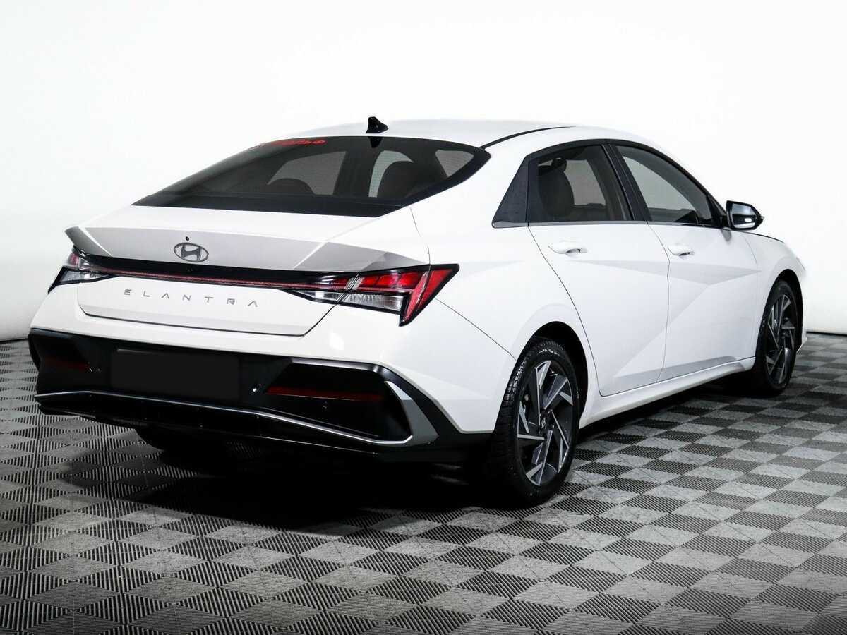 Hyundai Elantra 2023 года с пробегом. Фото: #4