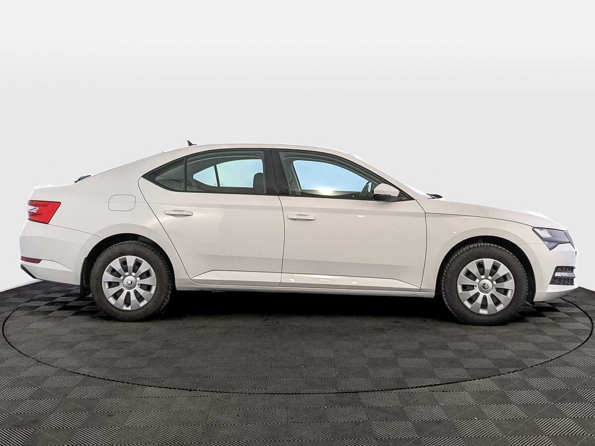 Skoda Superb 2021 года с пробегом. Фото: #3