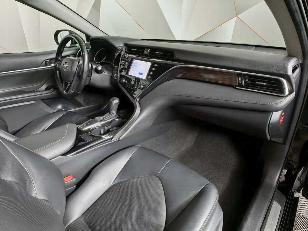 Toyota Camry 2019 года с пробегом. Фото: #8