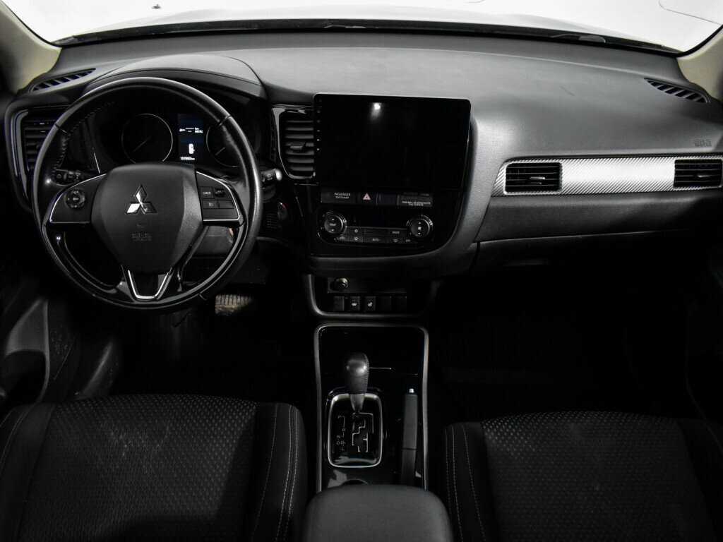 Mitsubishi Outlander 2017 года с пробегом. Фото: #13