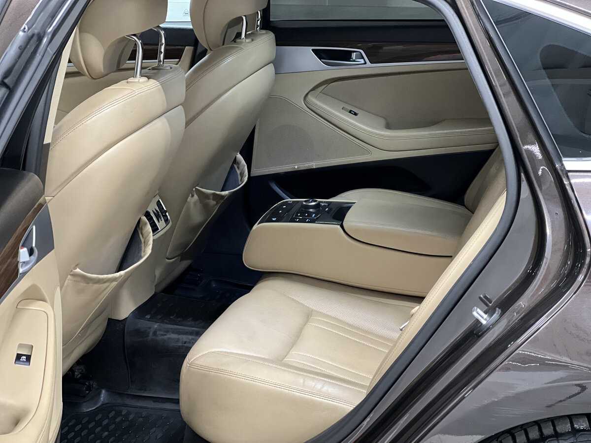 Hyundai Genesis 2014 года с пробегом. Фото: #11