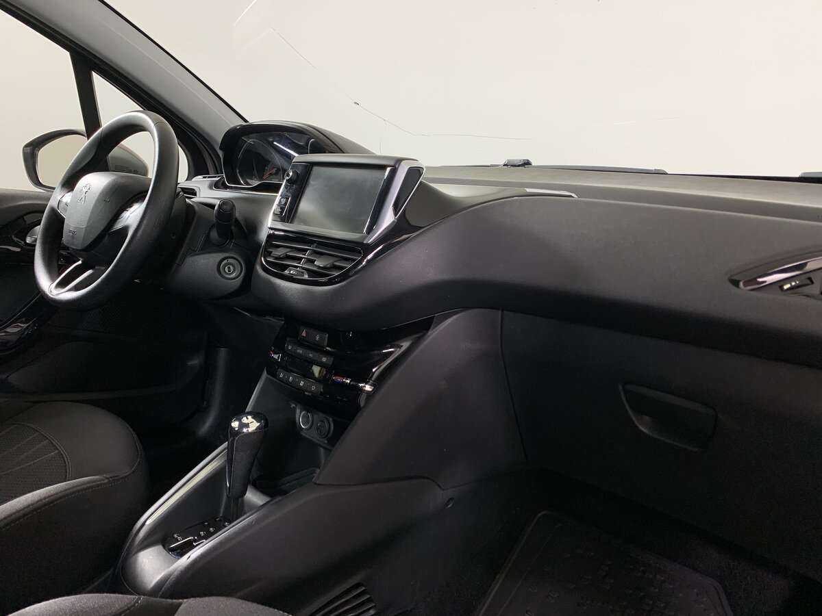 Peugeot 208 2013 года с пробегом. Фото: #10