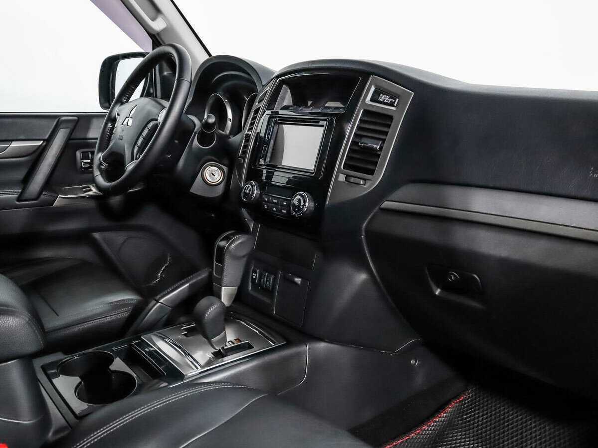 Mitsubishi Pajero 2015 года с пробегом. Фото: #11