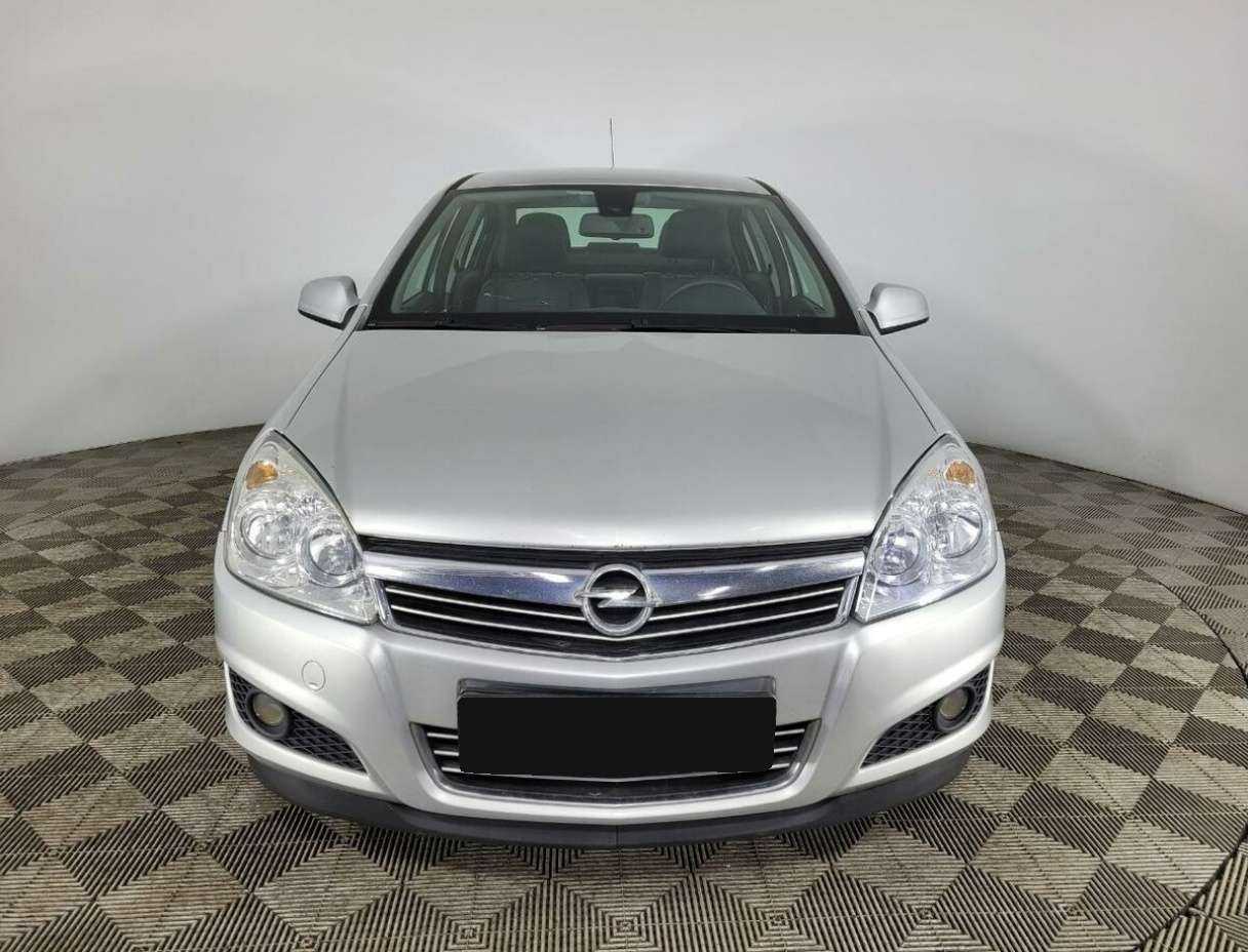 Opel Astra 2012 года с пробегом. Фото: #1