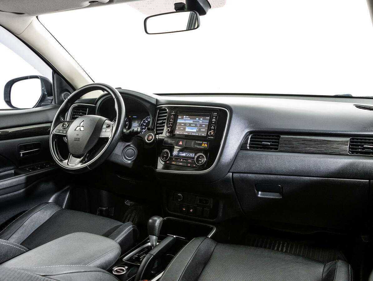 Mitsubishi Outlander 2017 года с пробегом. Фото: #8