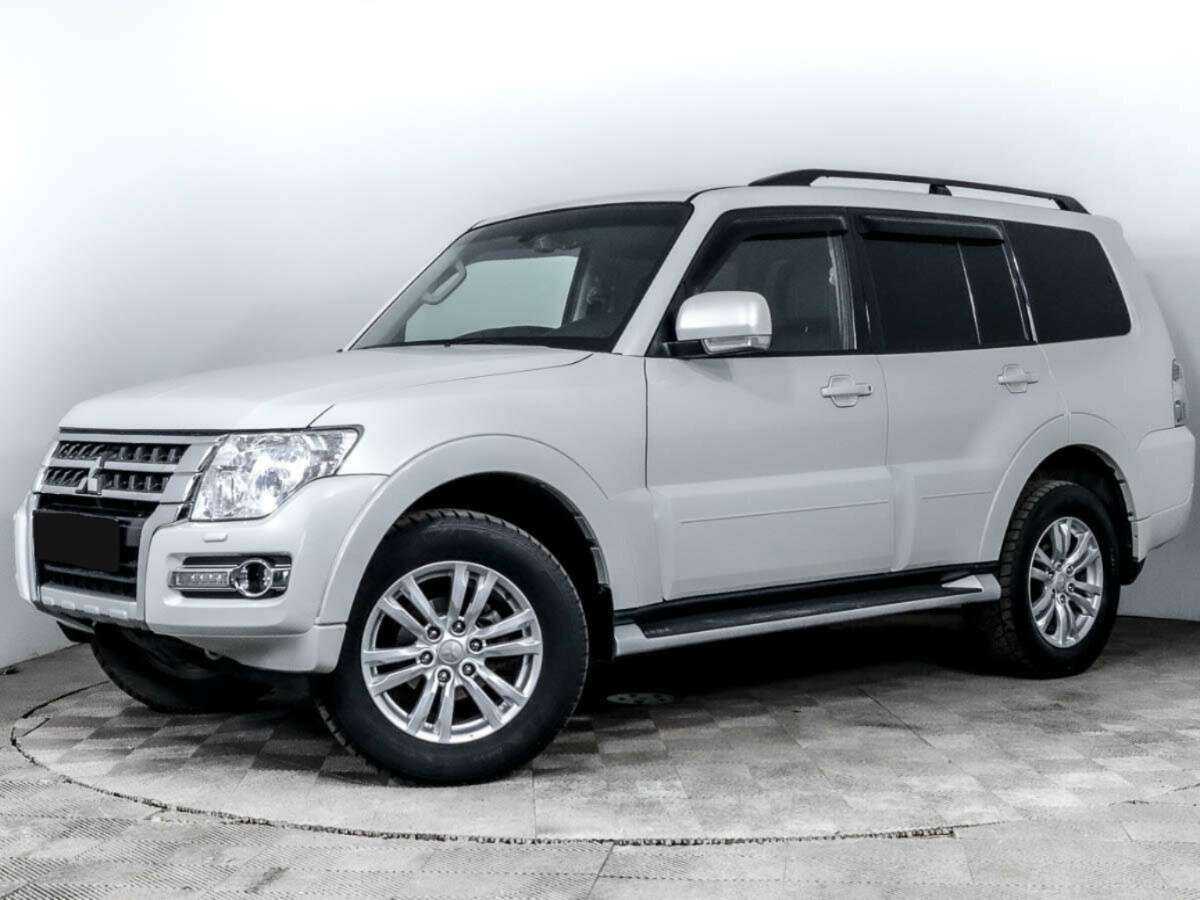 Mitsubishi Pajero 2015 года с пробегом. Посмотреть фото
