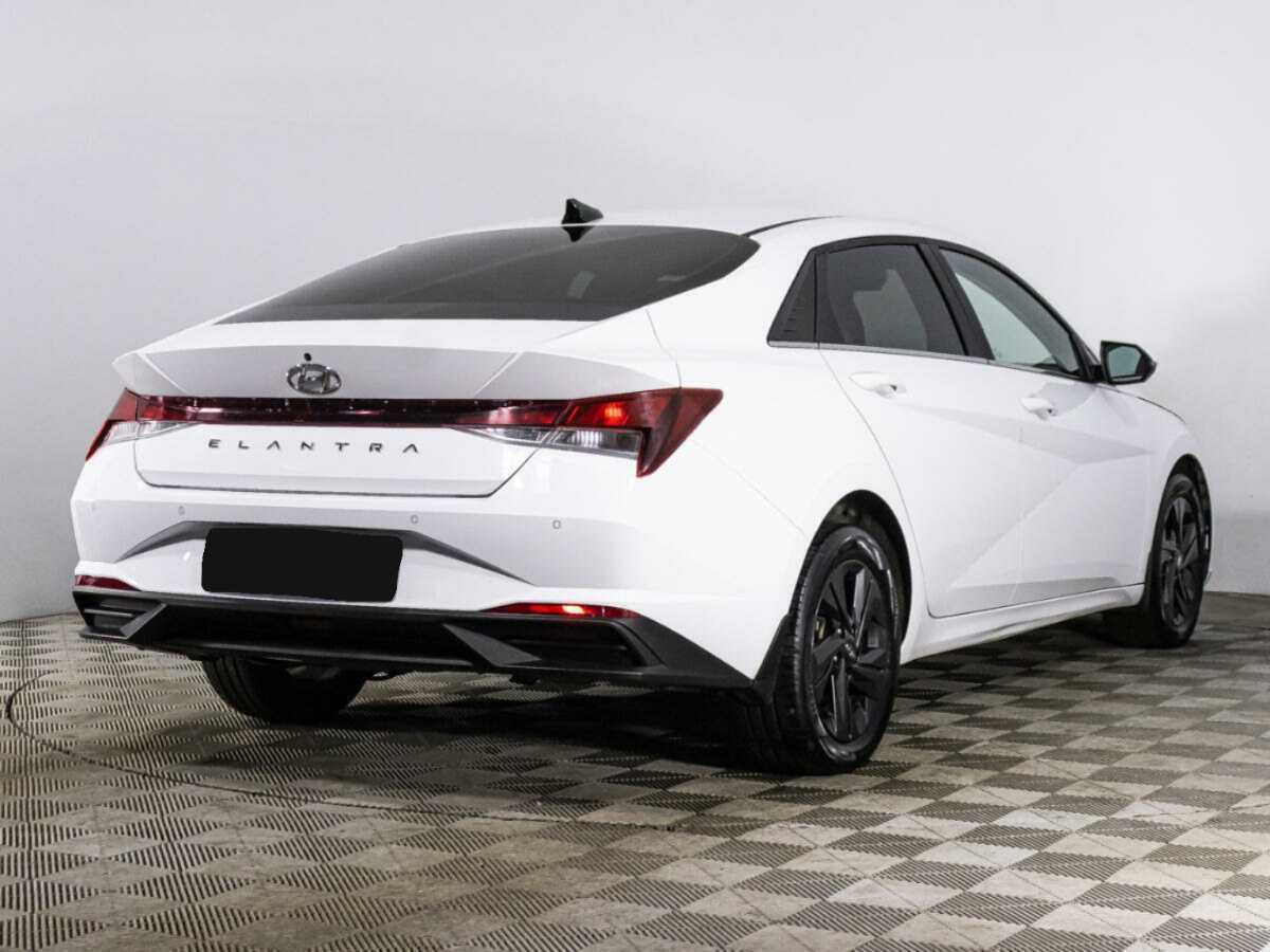Hyundai Elantra 2021 года с пробегом. Фото: #4