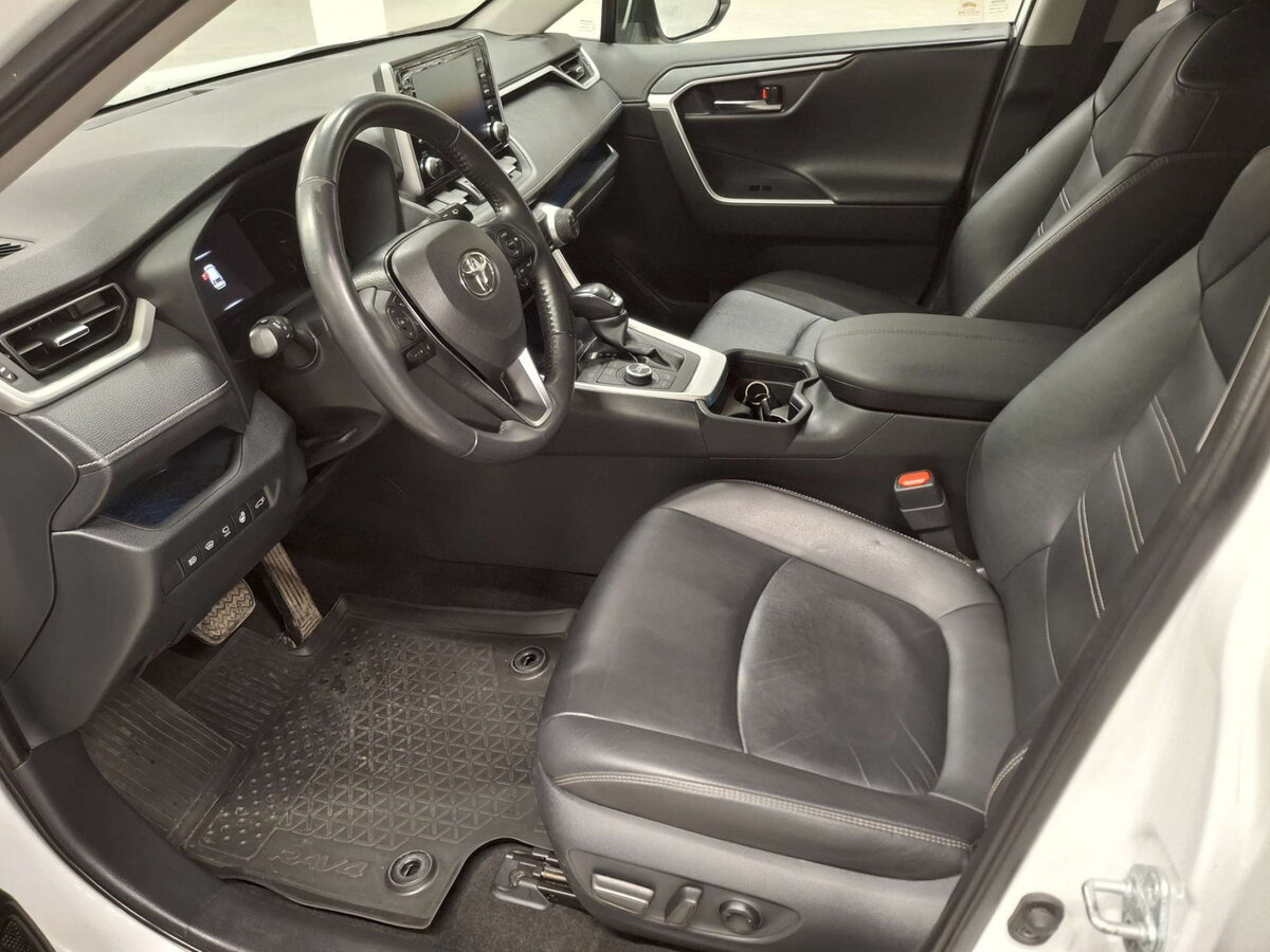 Toyota RAV4 2021 года с пробегом. Фото: #14