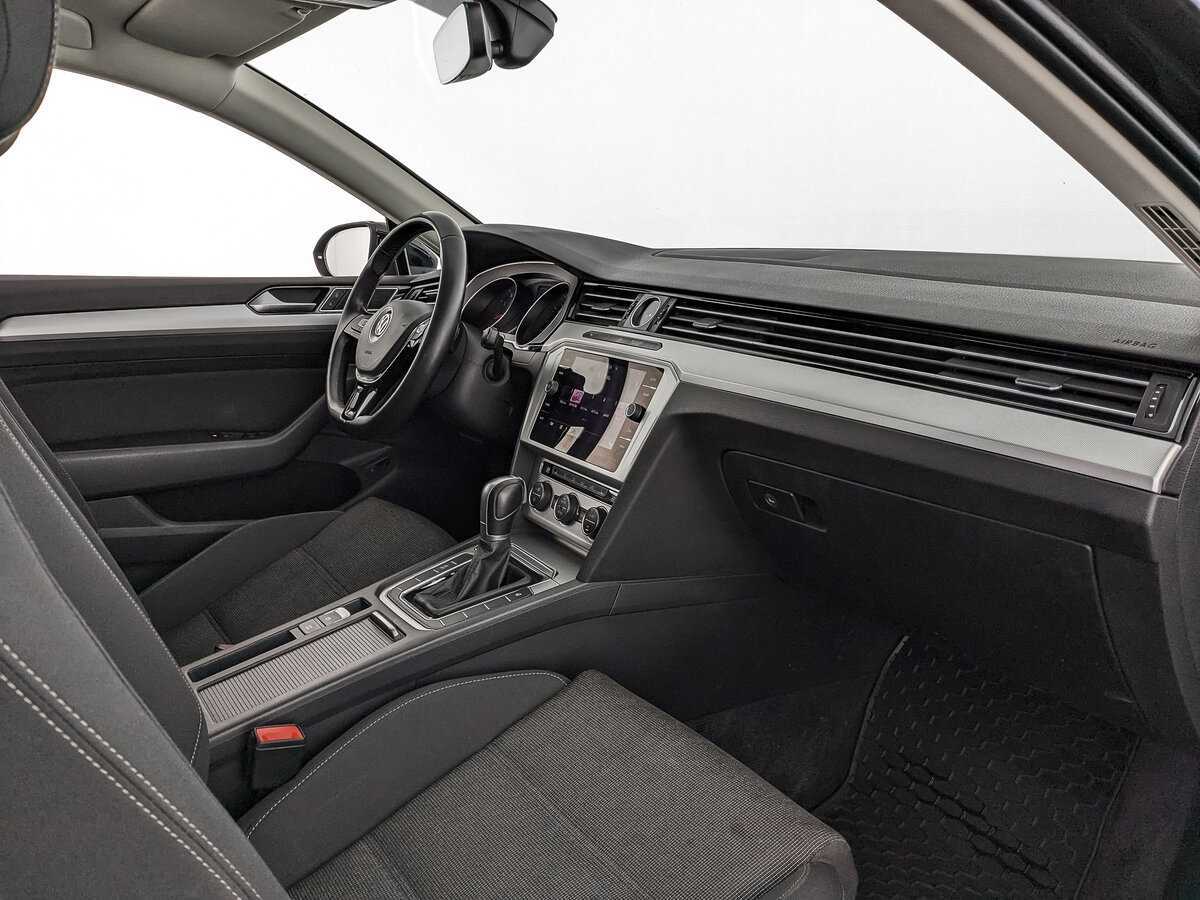 Volkswagen Passat 2018 года с пробегом. Фото: #8
