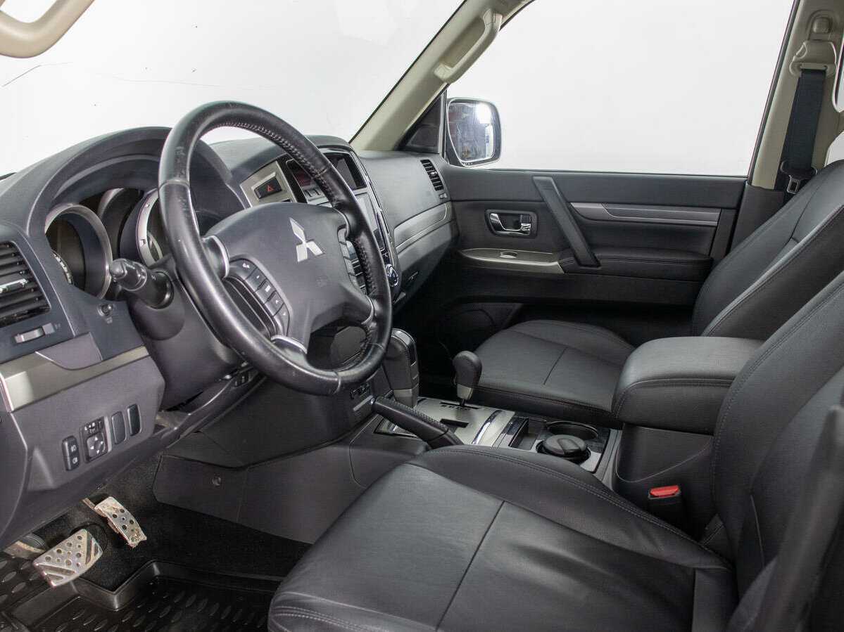 Mitsubishi Pajero 2017 года с пробегом. Фото: #10