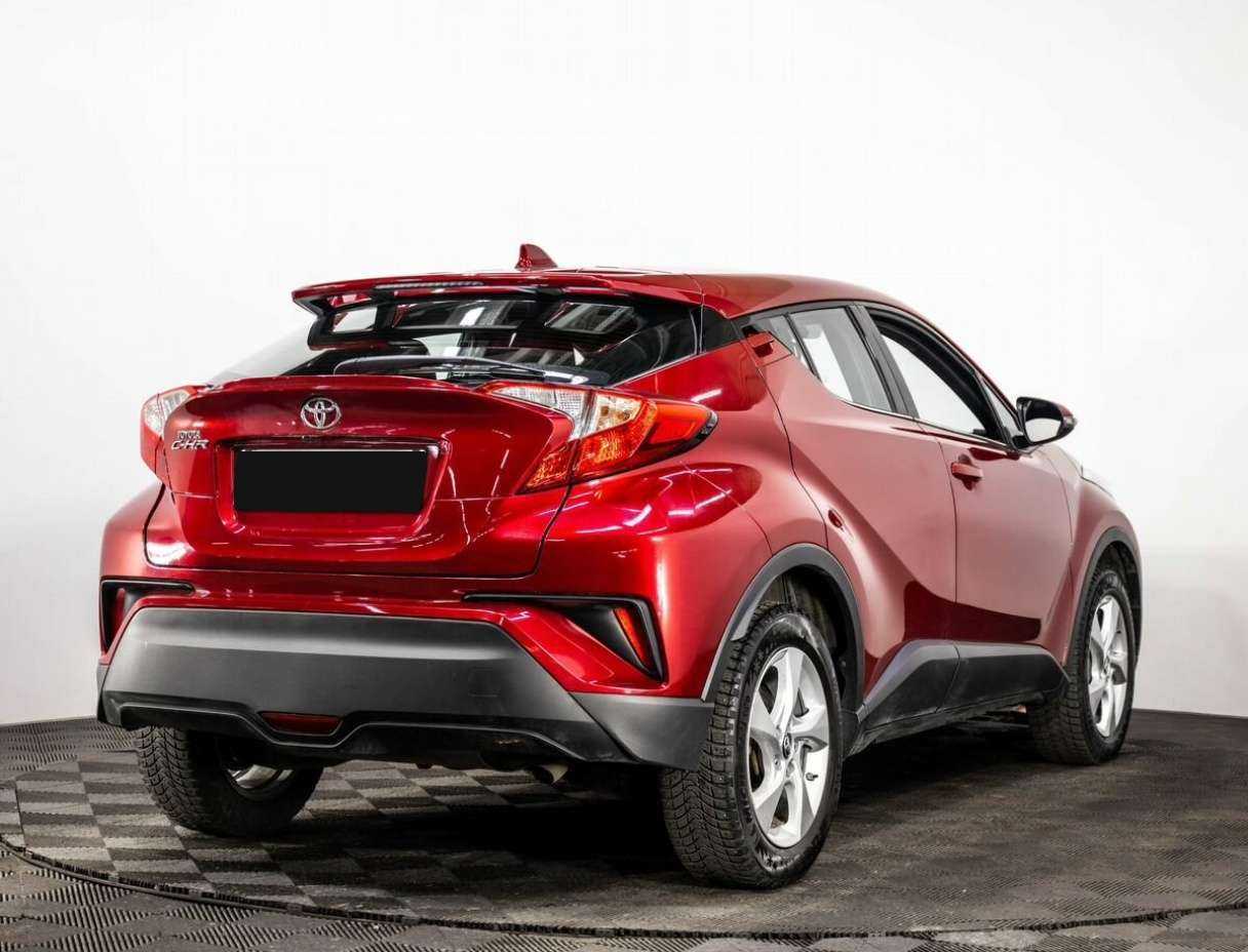 Toyota C-HR 2018 года с пробегом. Фото: #3