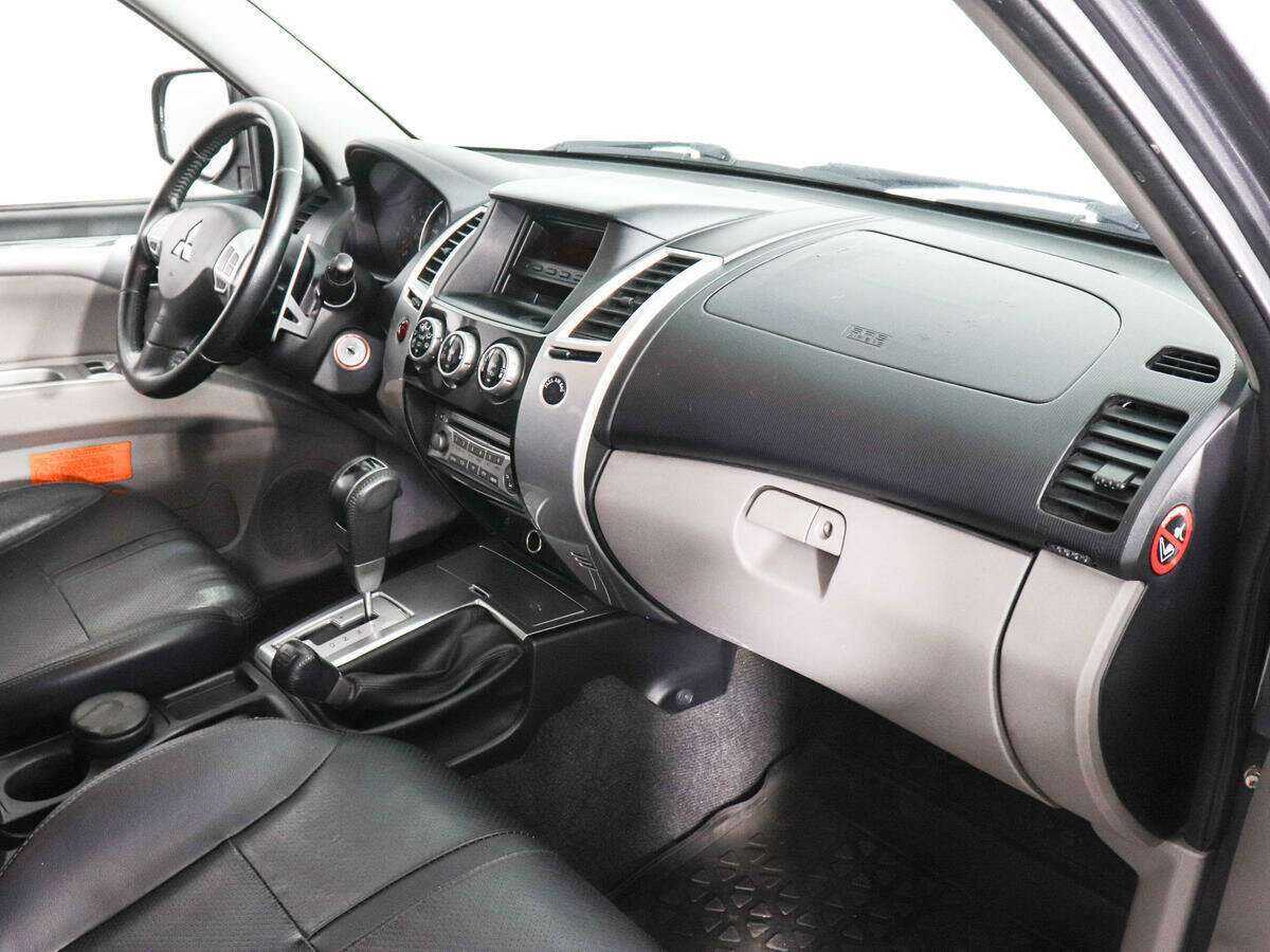 Mitsubishi Pajero Sport 2012 года с пробегом. Фото: #9