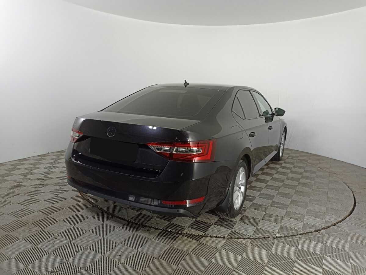 Skoda Superb 2018 года с пробегом. Фото: #4