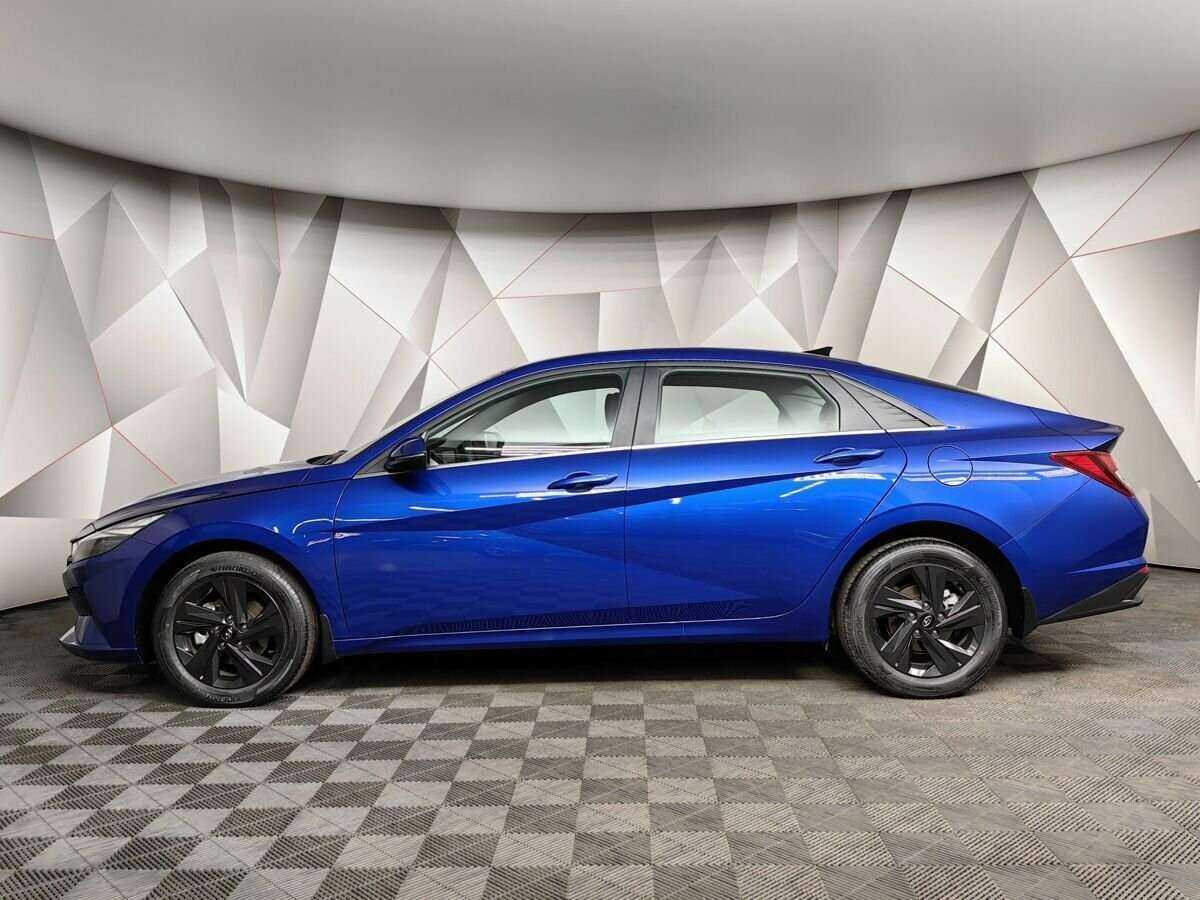 Hyundai Elantra 2022 года с пробегом. Фото: #4