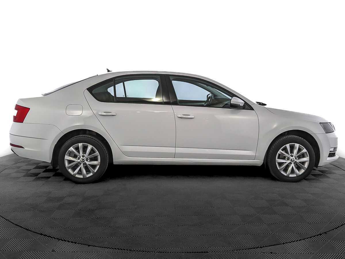 Skoda Octavia 2019 года с пробегом. Фото: #3