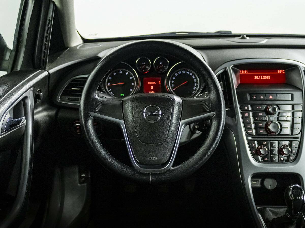 Opel Astra 2013 года с пробегом. Фото: #8