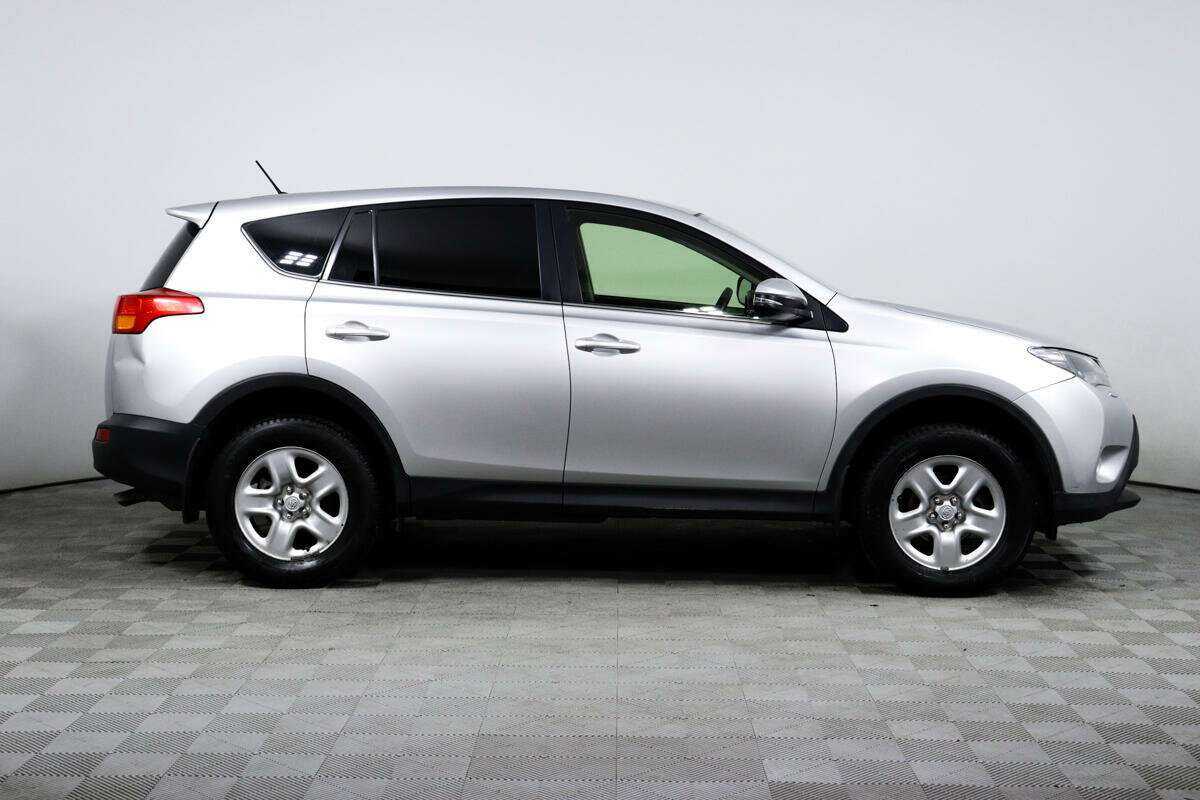 Toyota RAV4 2015 года с пробегом. Фото: #3