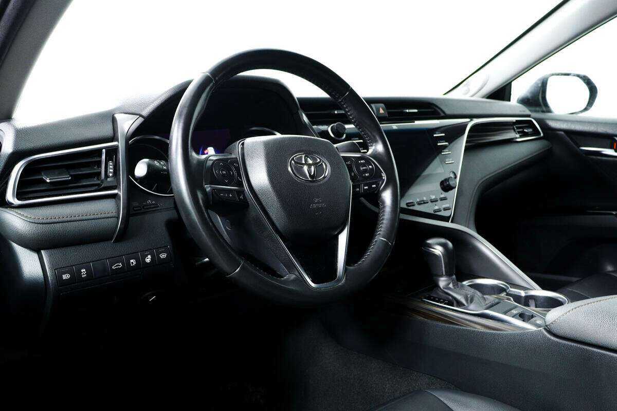 Toyota Camry 2018 года с пробегом. Фото: #12