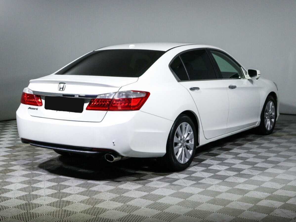 Honda Accord 2012 года с пробегом. Фото: #4