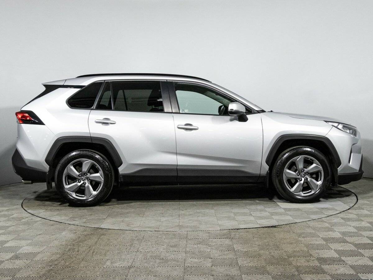 Toyota RAV4 2020 года с пробегом. Фото: #3
