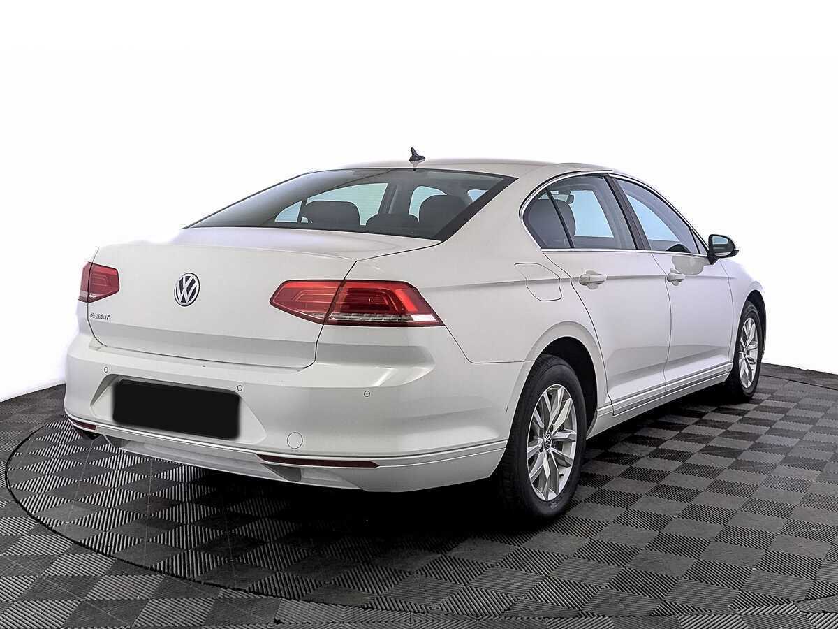 Volkswagen Passat 2019 года с пробегом. Фото: #4