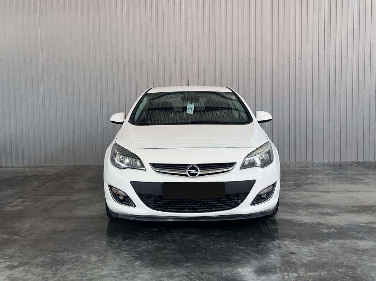Opel Astra 2012 года с пробегом. Фото: #1