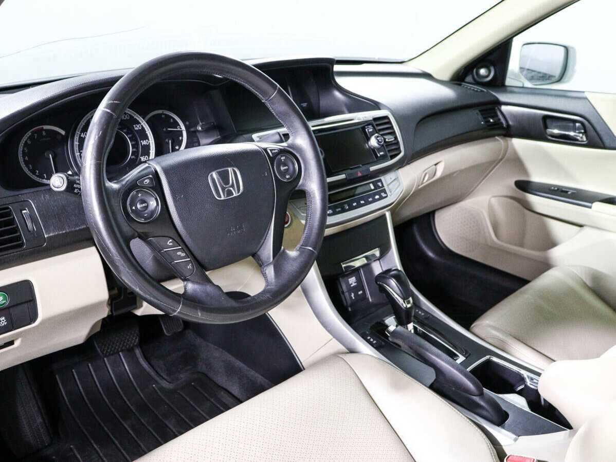 Honda Accord 2012 года с пробегом. Фото: #12