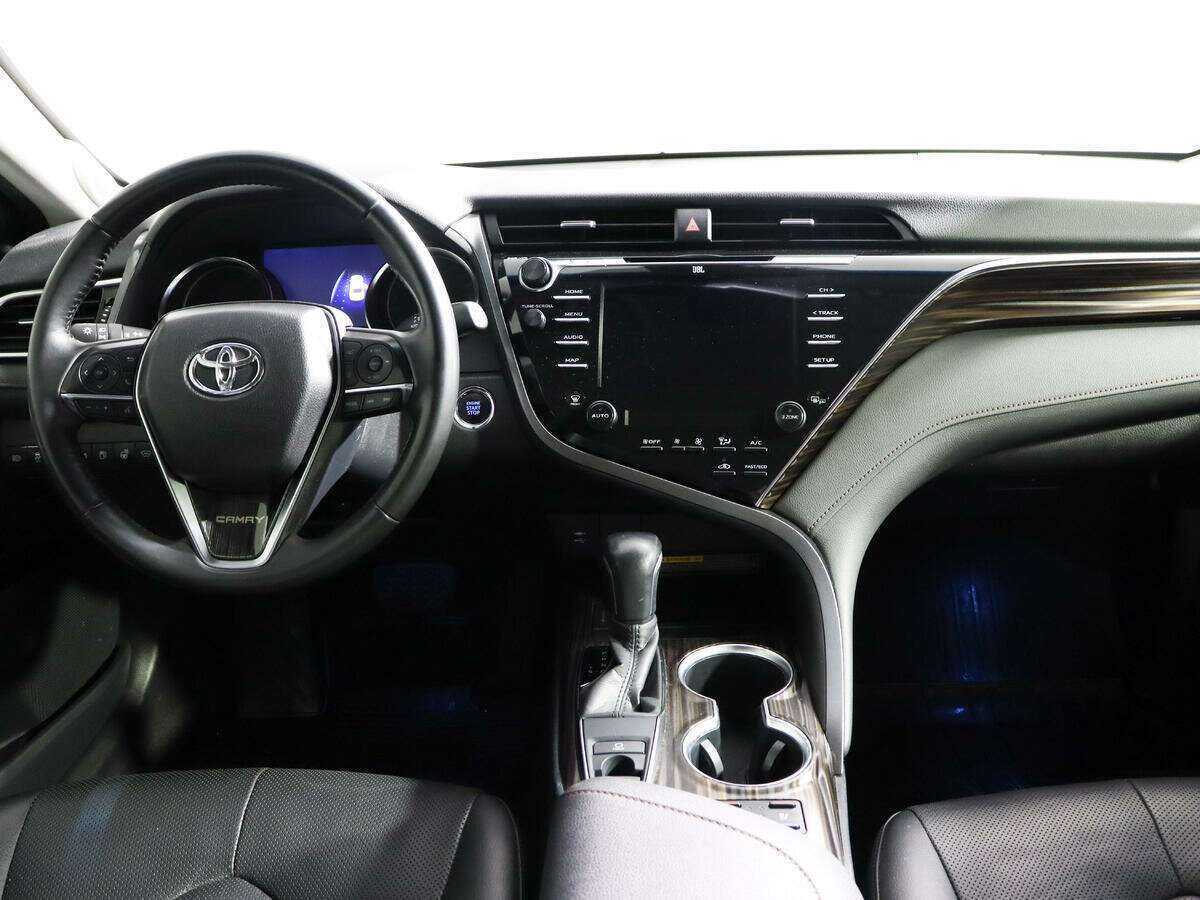 Toyota Camry 2018 года с пробегом. Фото: #9