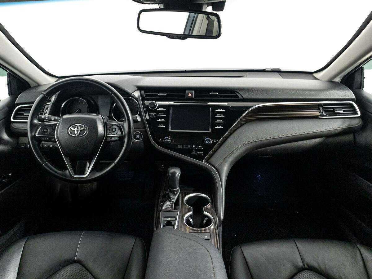 Toyota Camry 2018 года с пробегом. Фото: #12
