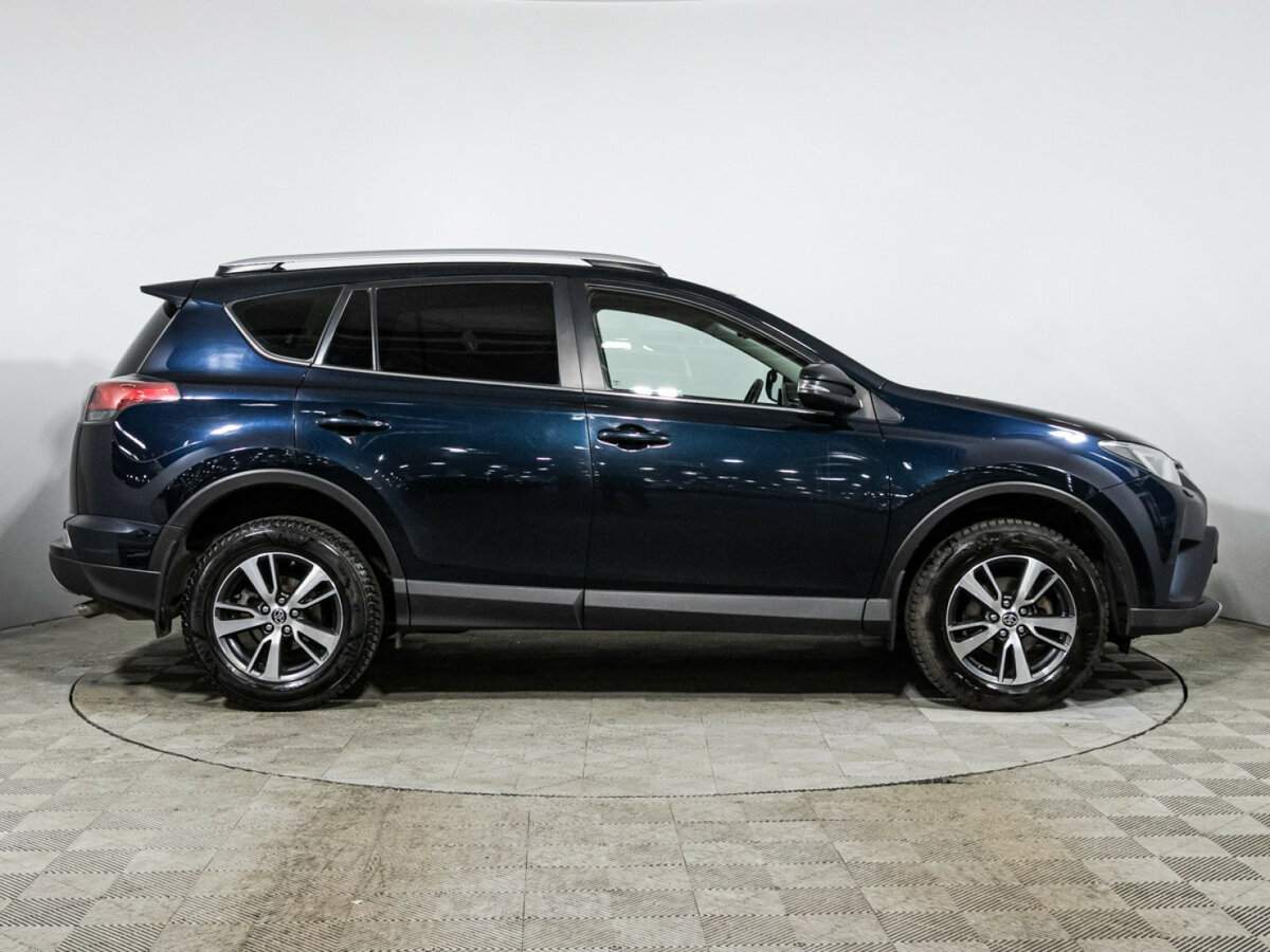Toyota RAV4 2018 года с пробегом. Фото: #3