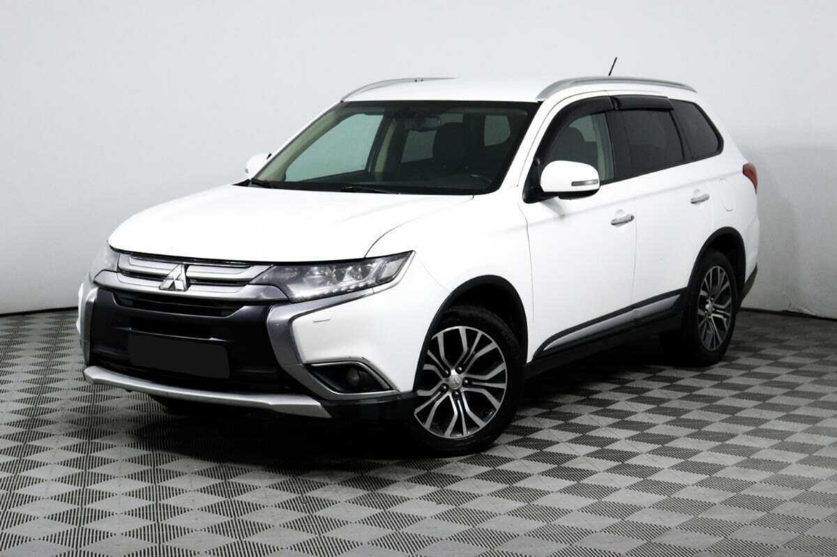 Mitsubishi Outlander 2016 года с пробегом. Посмотреть фото