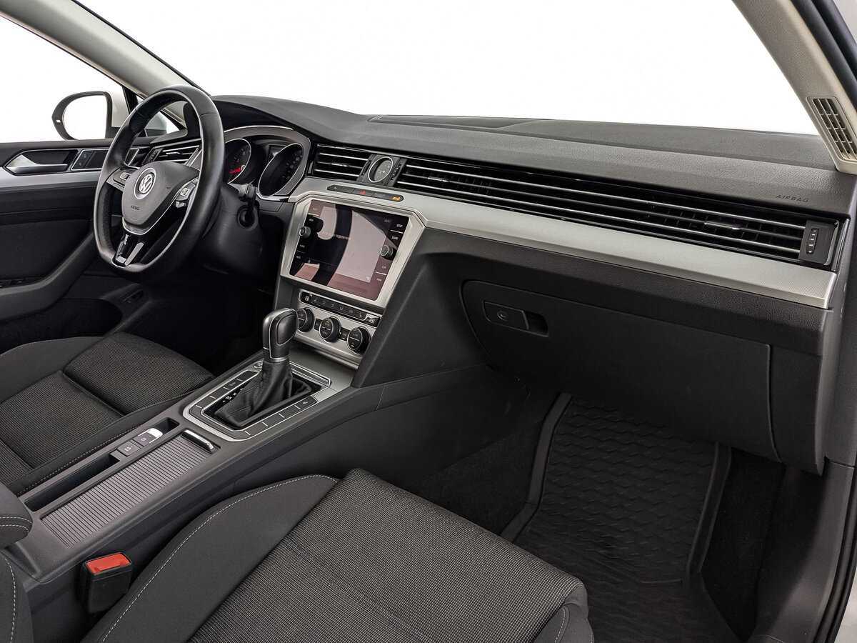 Volkswagen Passat 2019 года с пробегом. Фото: #12