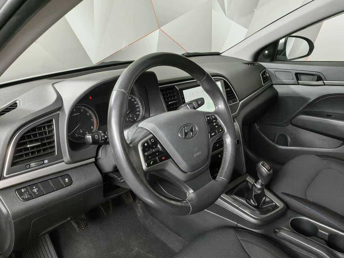 Hyundai Elantra 2018 года с пробегом. Фото: #12